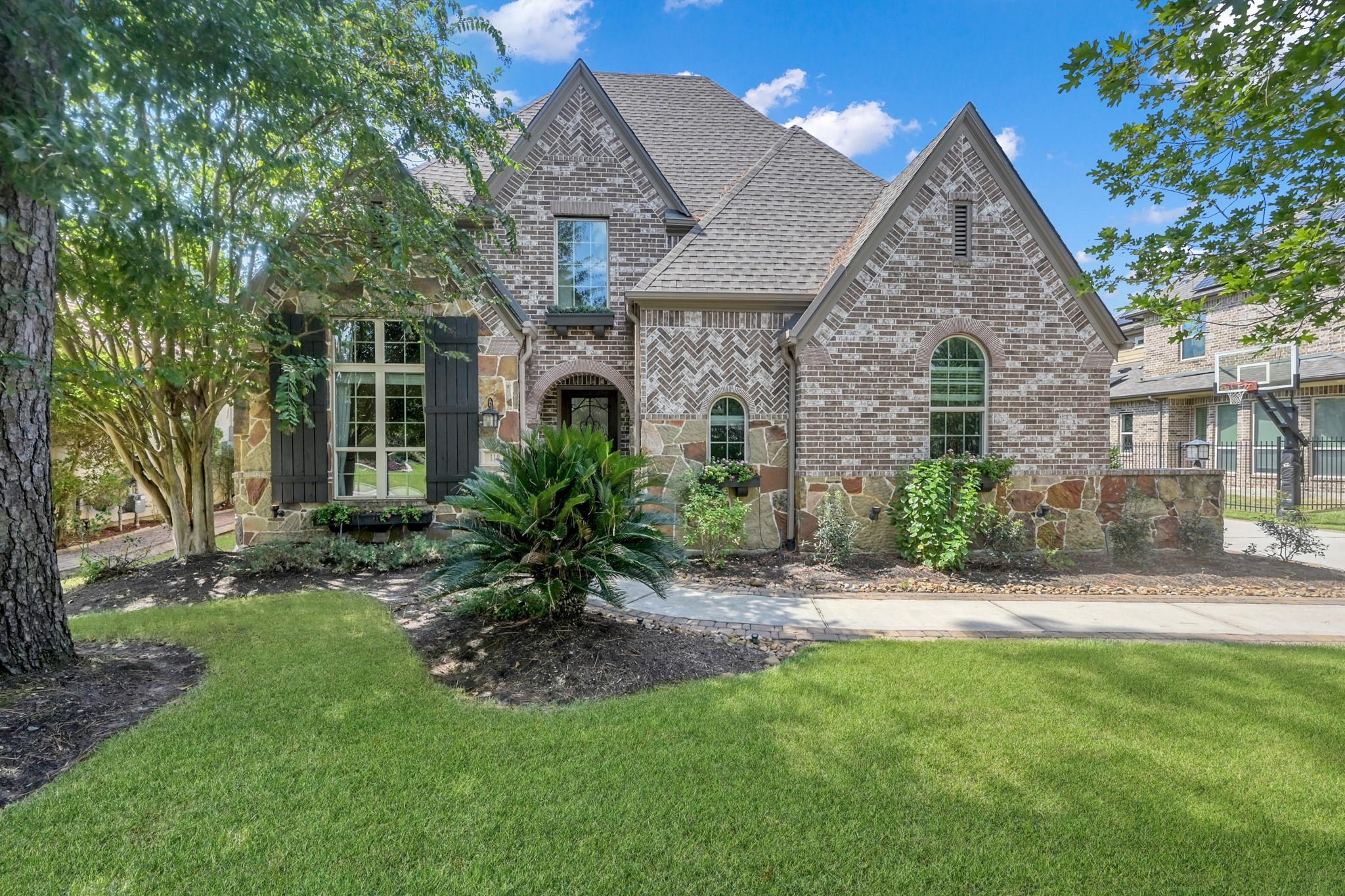 Image 1: 119 W Valera Ridge is ready for you to call it hom