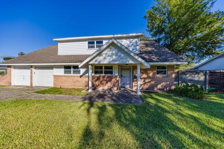2519 Lazy Lake Drive