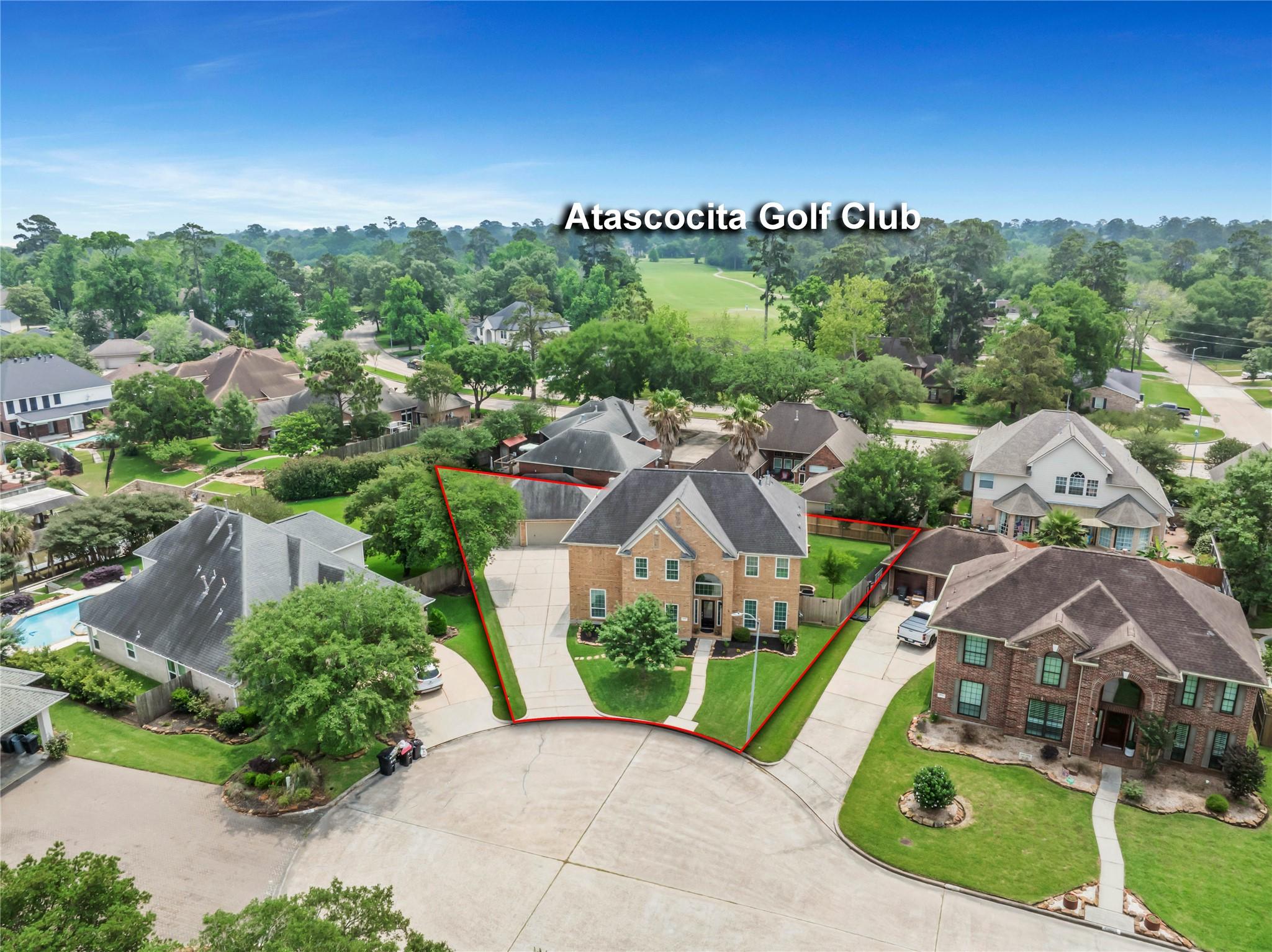 Image 2: Enjoy easy access to the nearby Atascocita Golf Cl