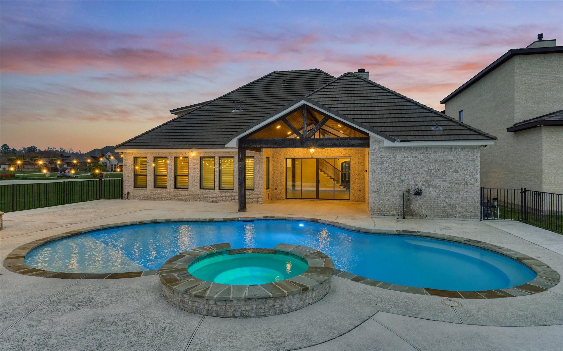 Image 2: The rear elevation shows the sparkling chloring po