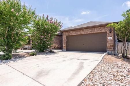1048-1050 Carolyn Cove