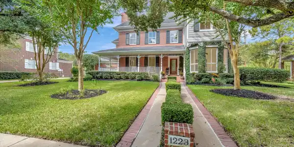 1223 Bluebonnet Drive