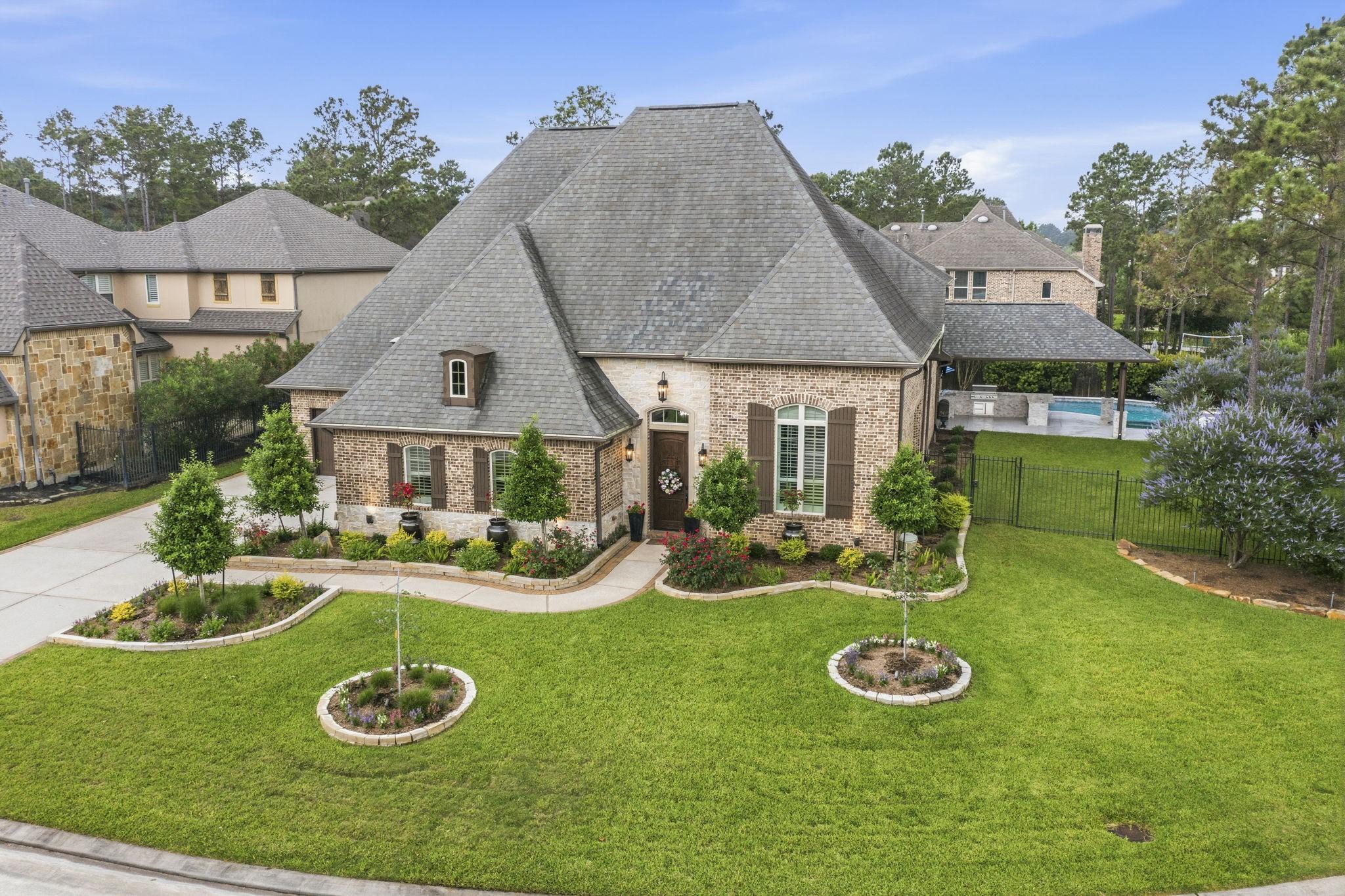 Image 1: This exceptional Darling-built estate is positione
