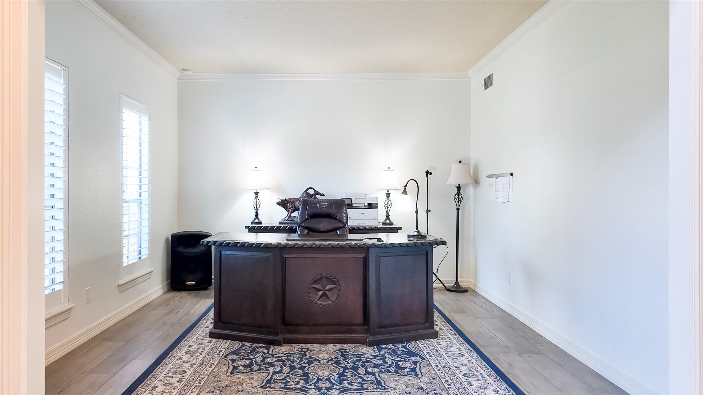 Image 4: Office