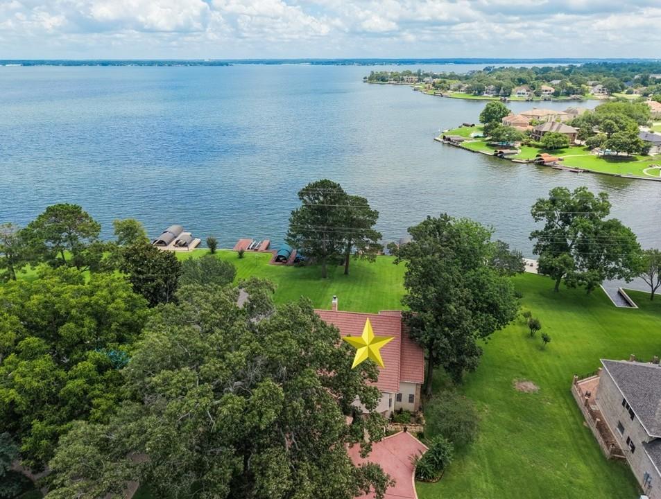 Image 1: Welcome to 13418 Northshore Dr. Property boasts un