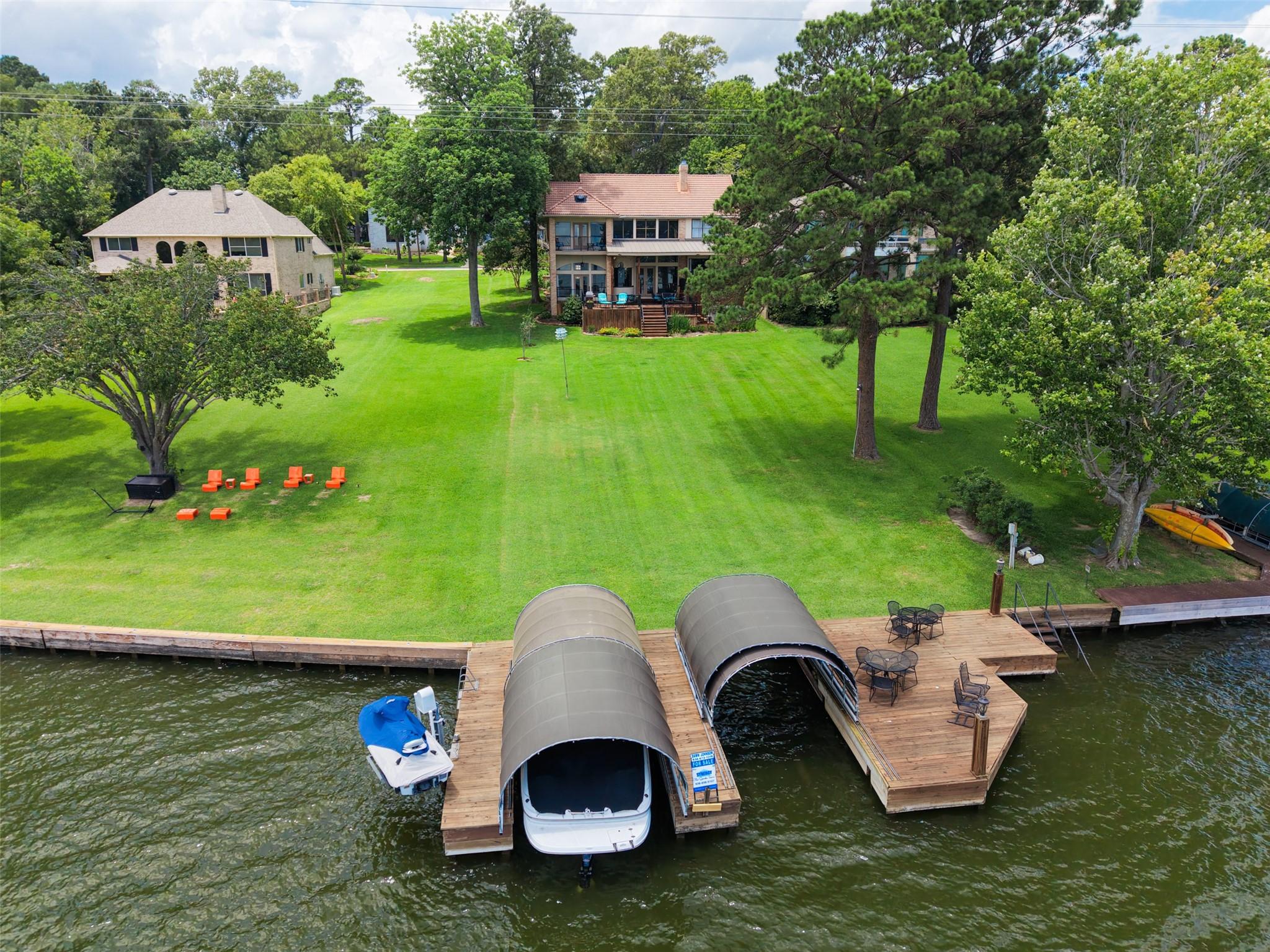 Image 4: 2 covered boat slips with lifts in addition to doc