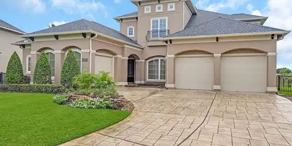 3905 Breezeway Court