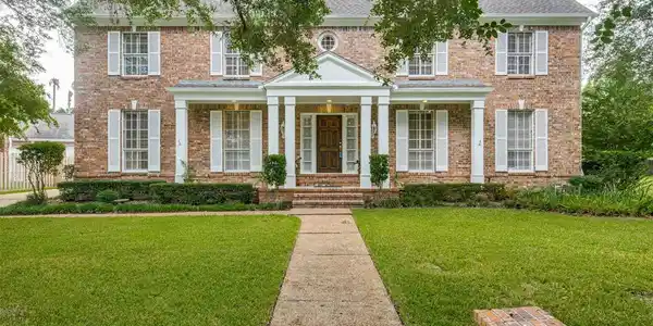 1210 Bluebonnet Drive