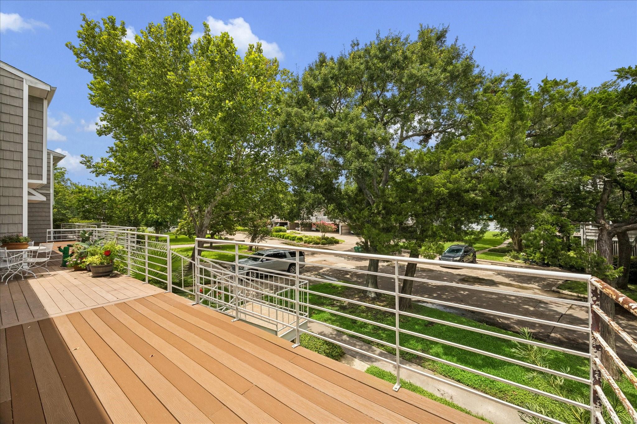 Image 2: A large balcony spans the front of the townhome an