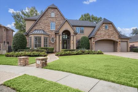 7 Club Oak Court