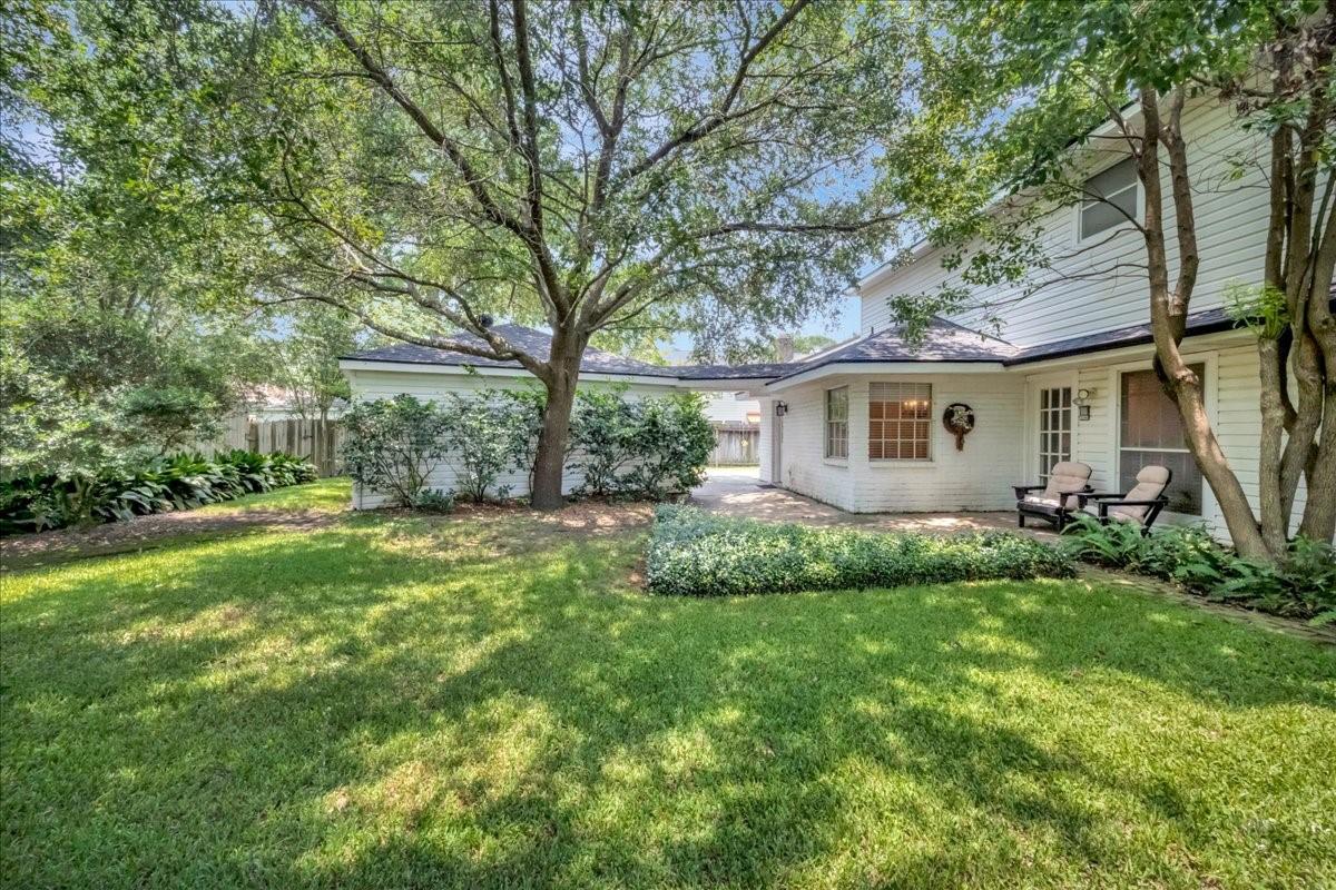 Image 2: Lovely shaded backyard.