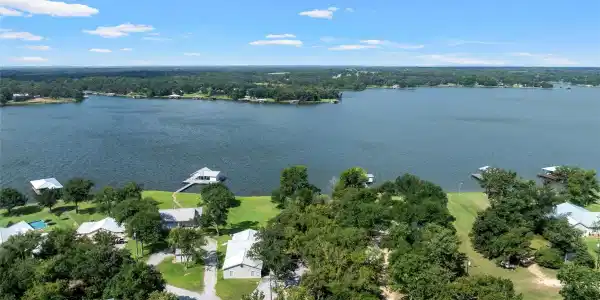 20253 Lakeshore Drive