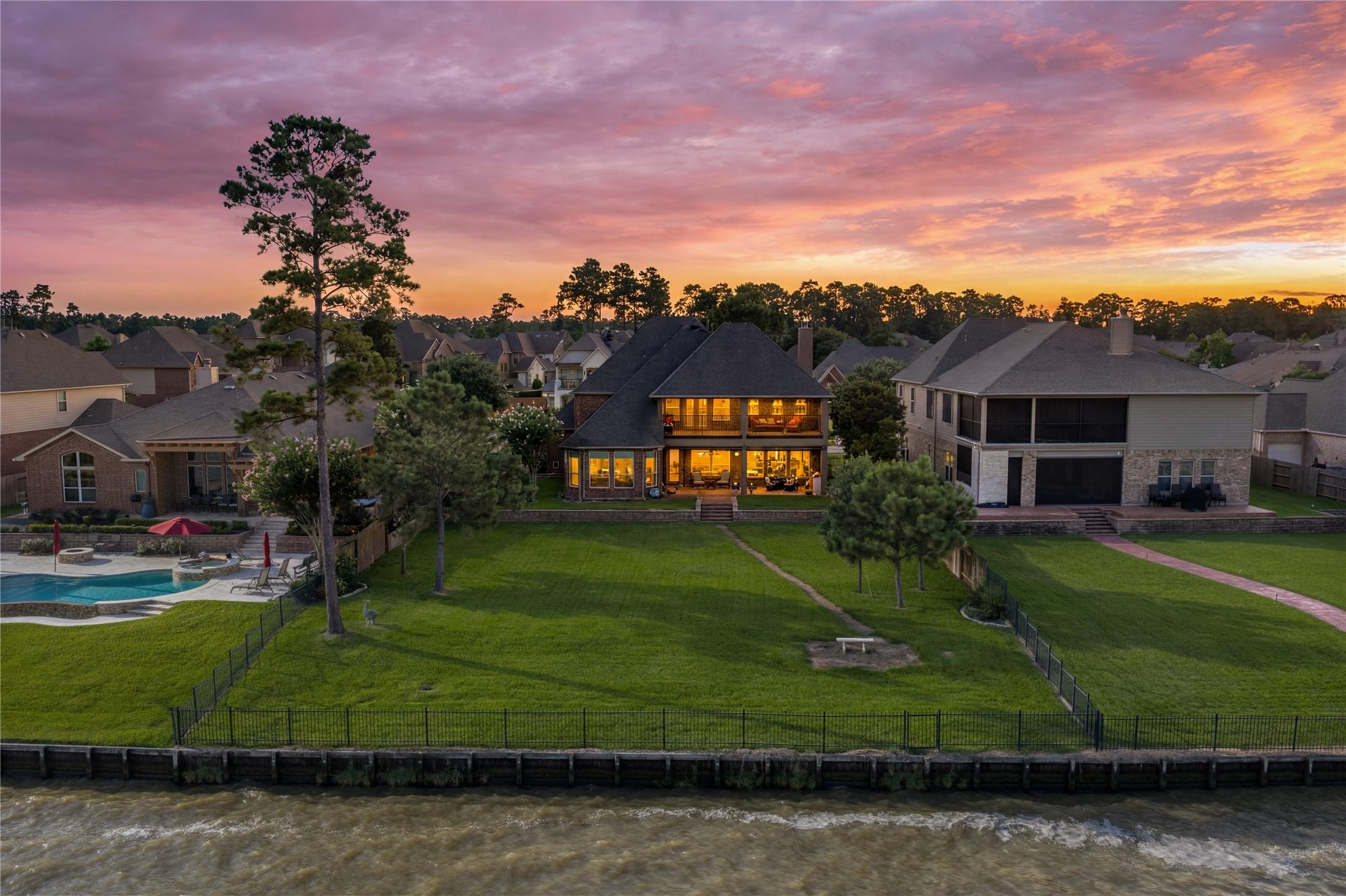 Image 2: Great back yard ample room for a pool and or all y