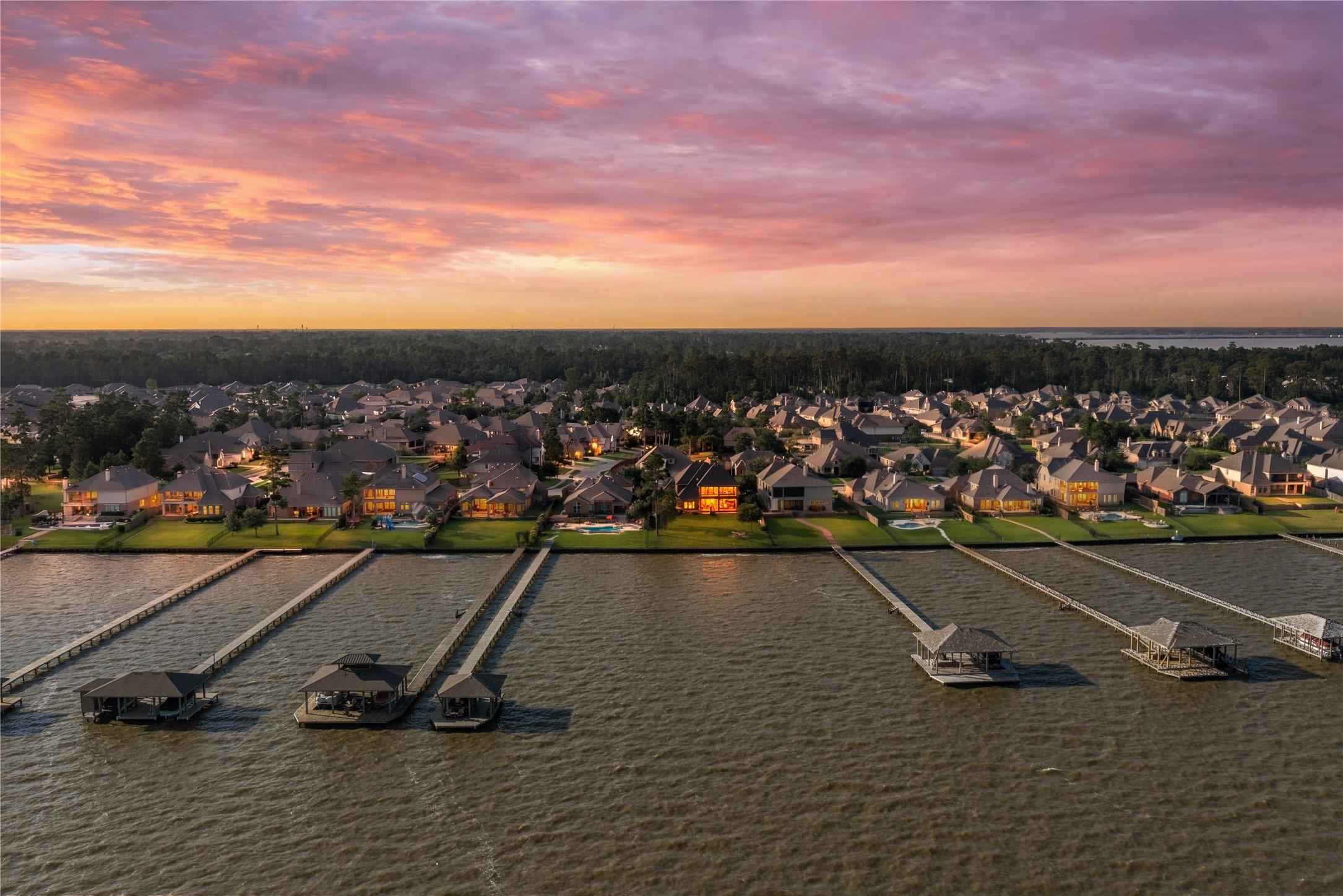Image 4: Beatiful views, day or night.
