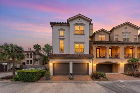 18 Laurelwood Drive