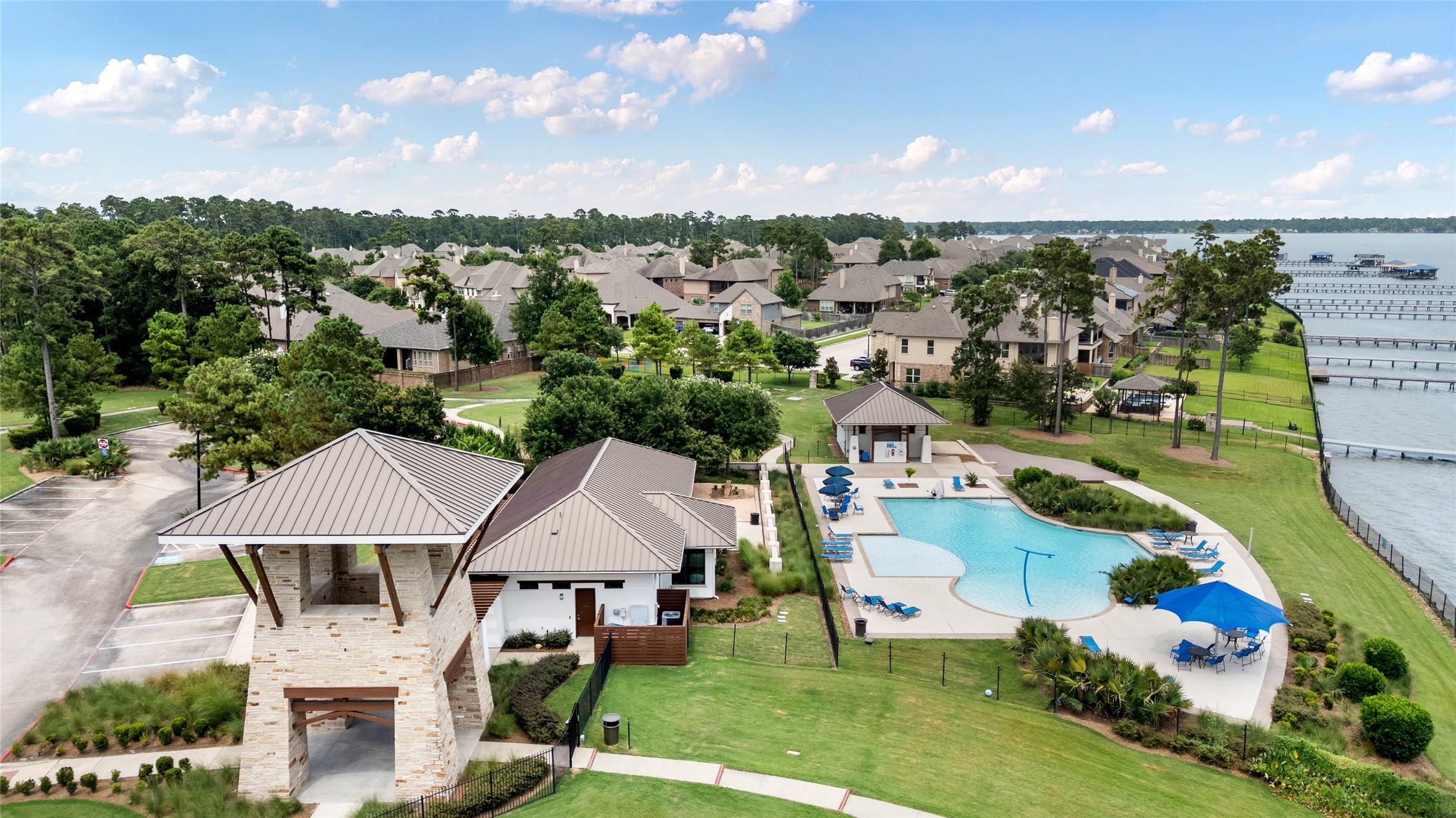 Image 2: commuinity resort style pool