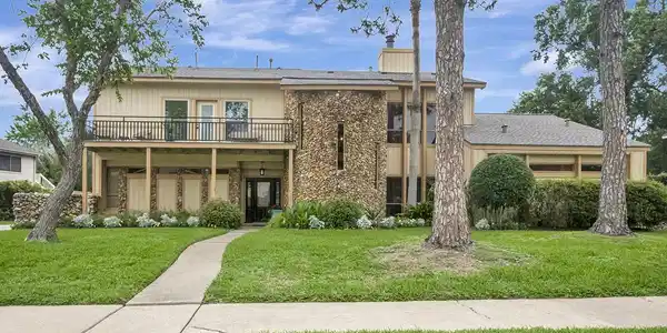307 Crestwood Drive