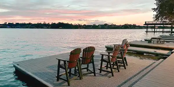 Image 4: No filter needed! Enjoy waterfront views of Taylor