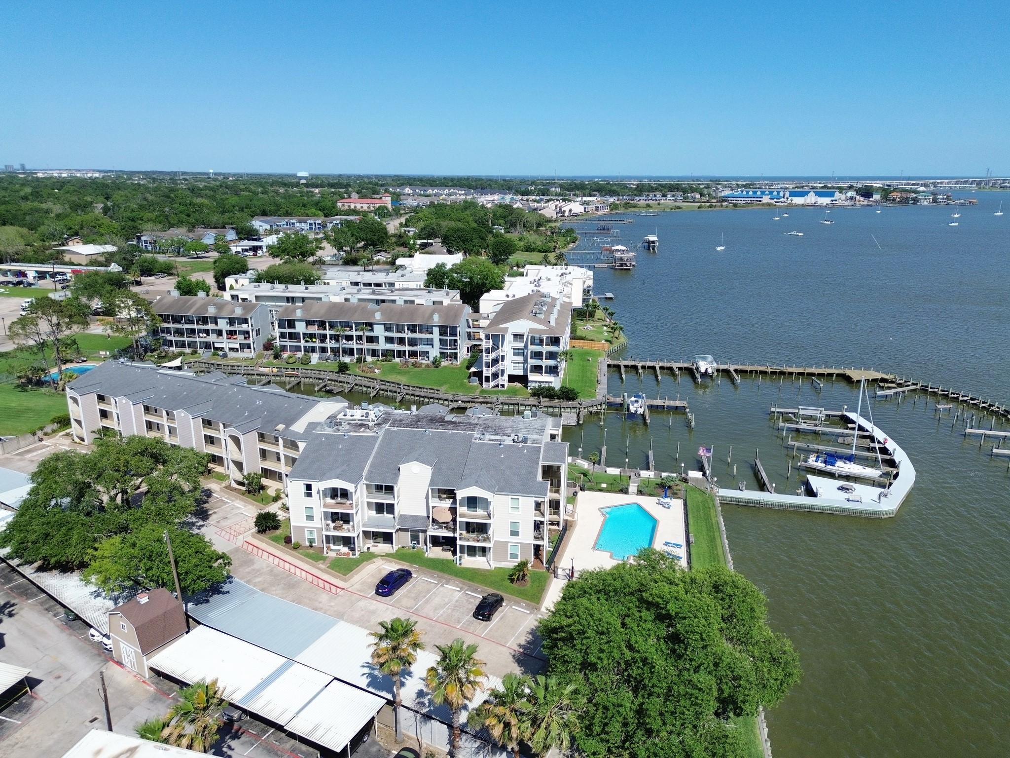 Image 4: PERFECT VIEWS OF LAKE AND QUICK BOAT ACCESS