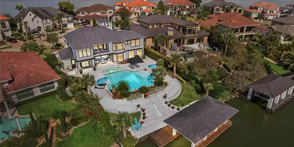 3018 S Island Drive