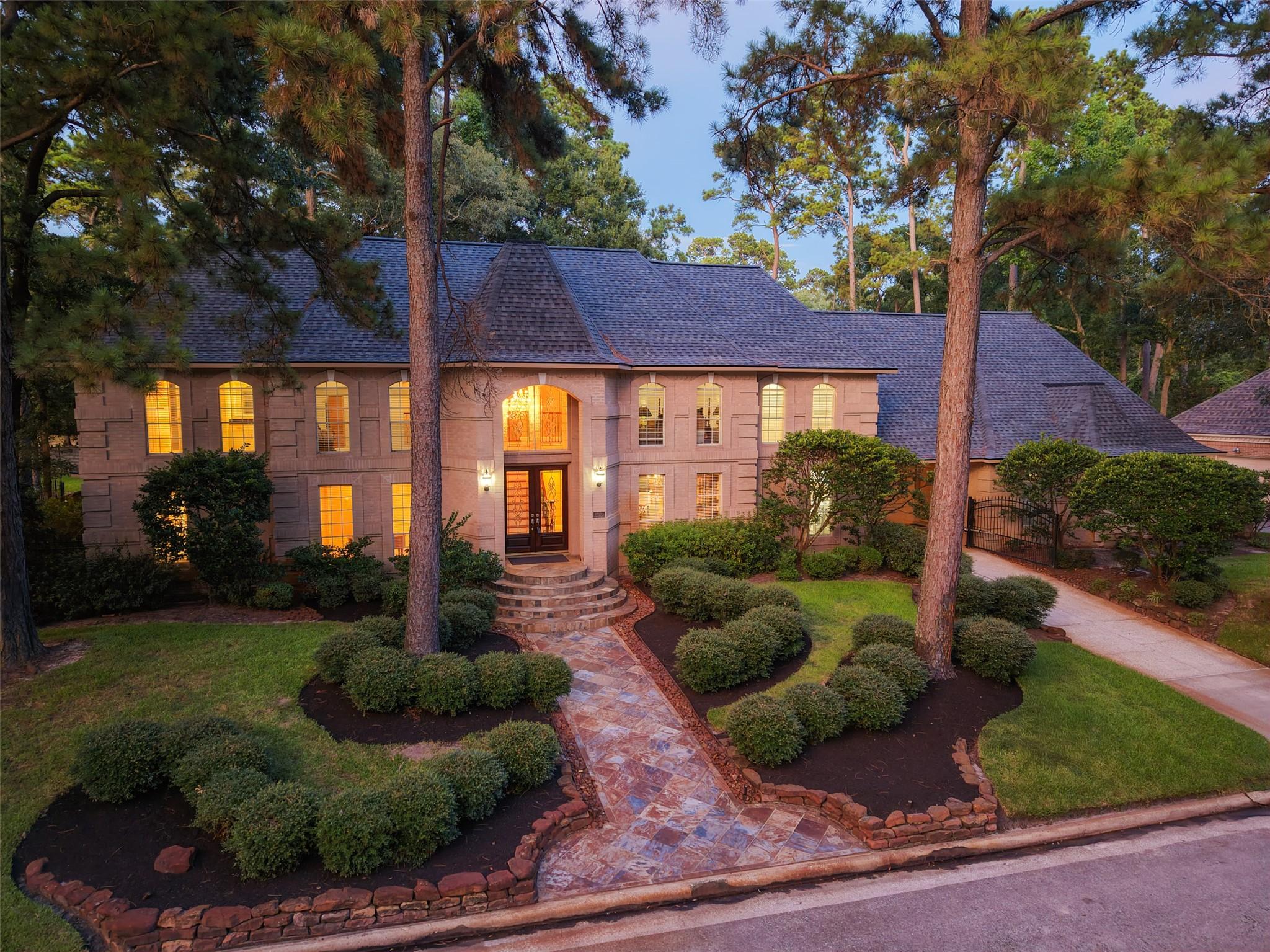 Image 1: Sought after grand home in The Cove section of Kin