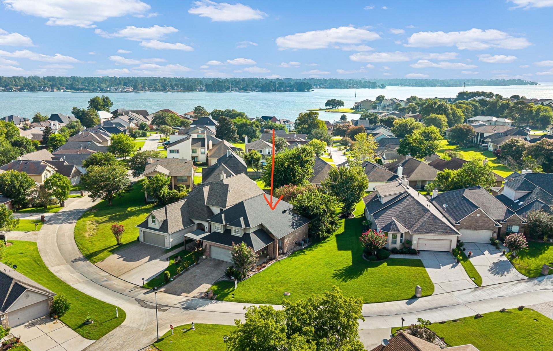Image 2: Steps away from Lake Conroe