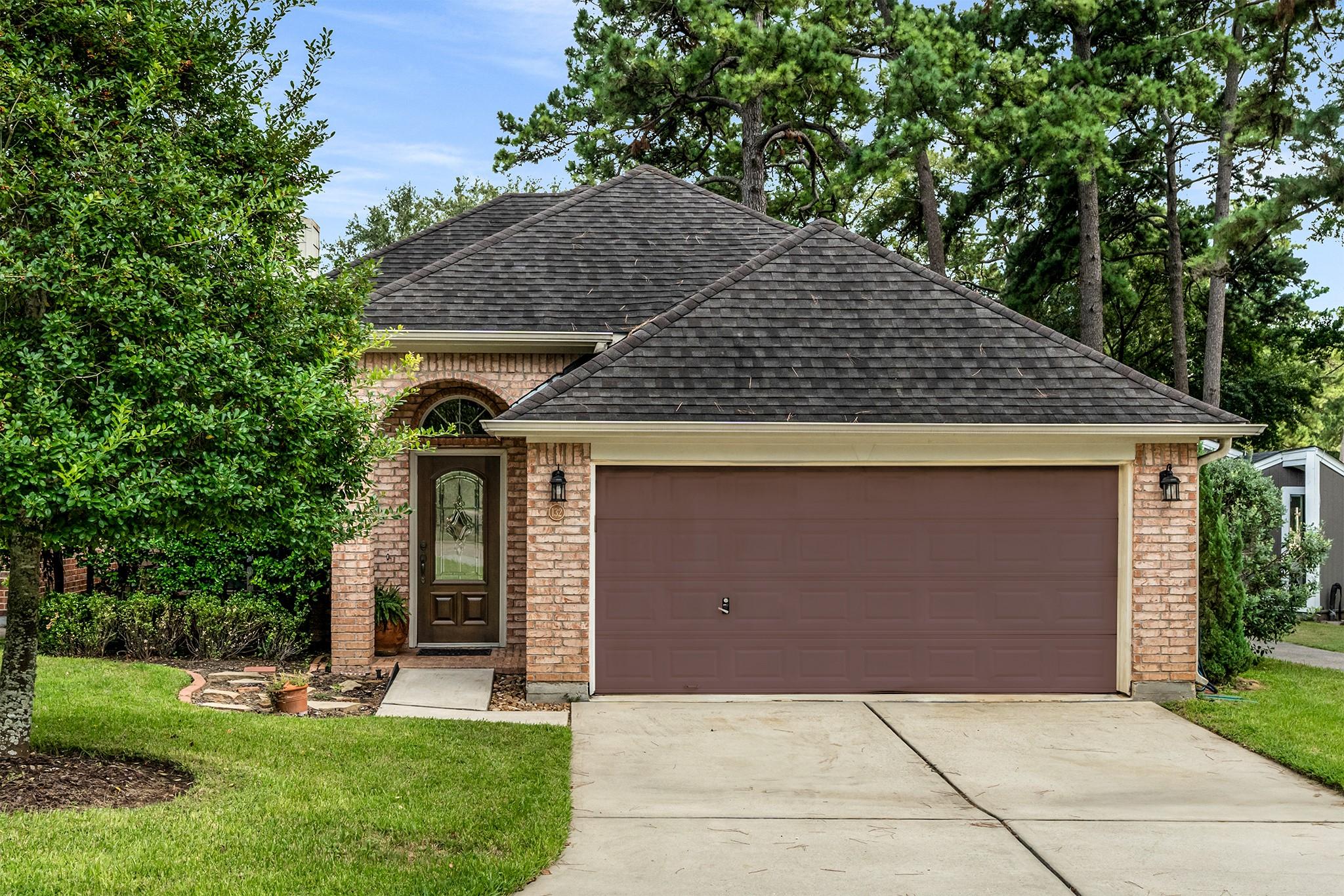 Image 1: Welcome to 132 Fairway View Ct