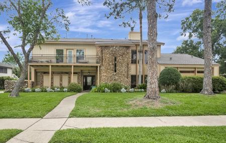 307 Crestwood Drive