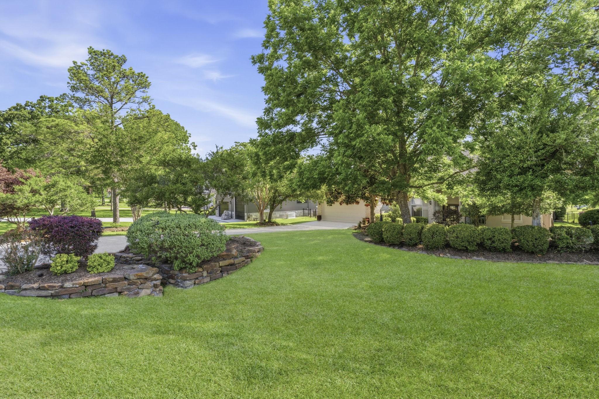 Image 3: This photo showcases a spacious, well-maintained f