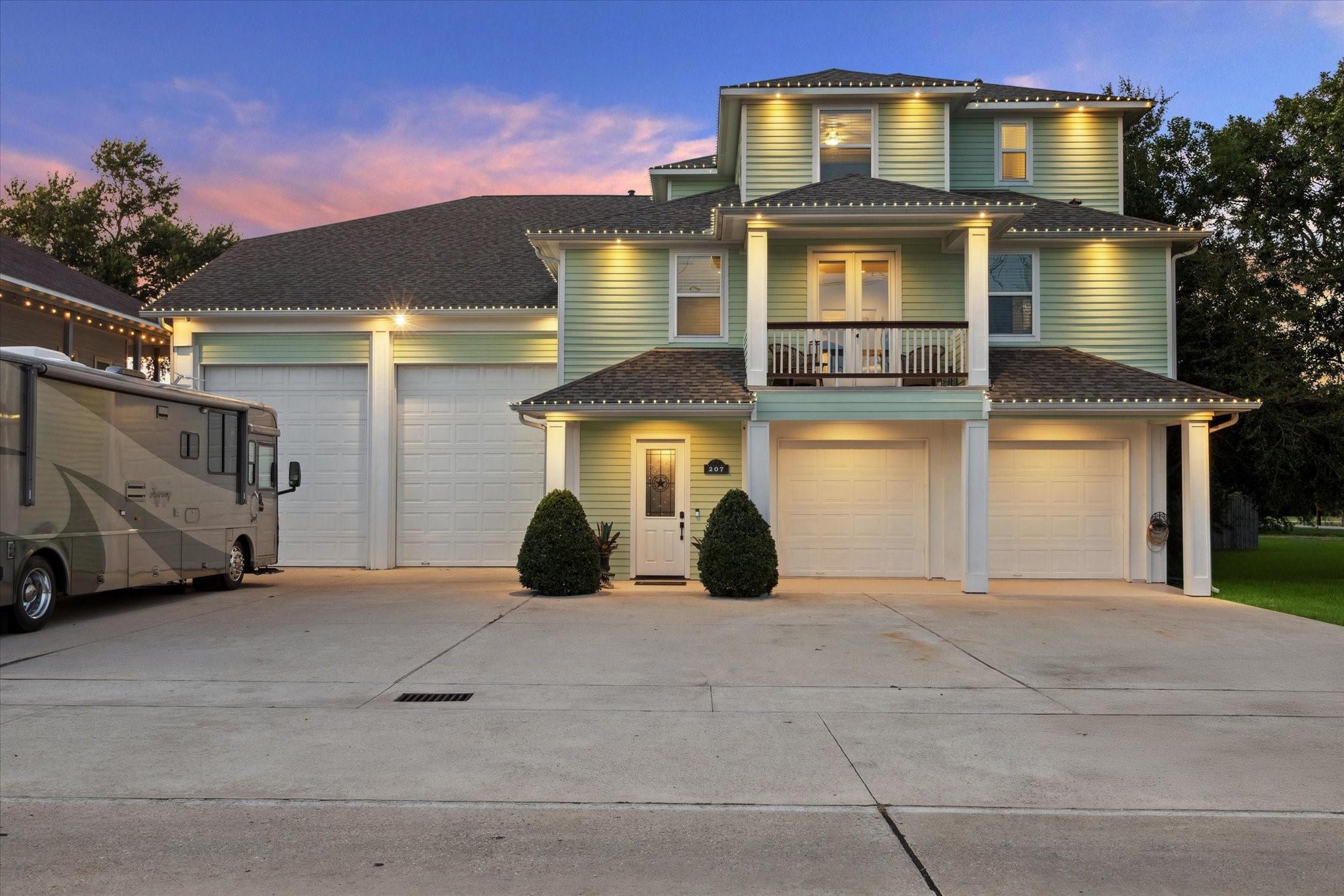 Image 2: Welcome home to this luxury estate