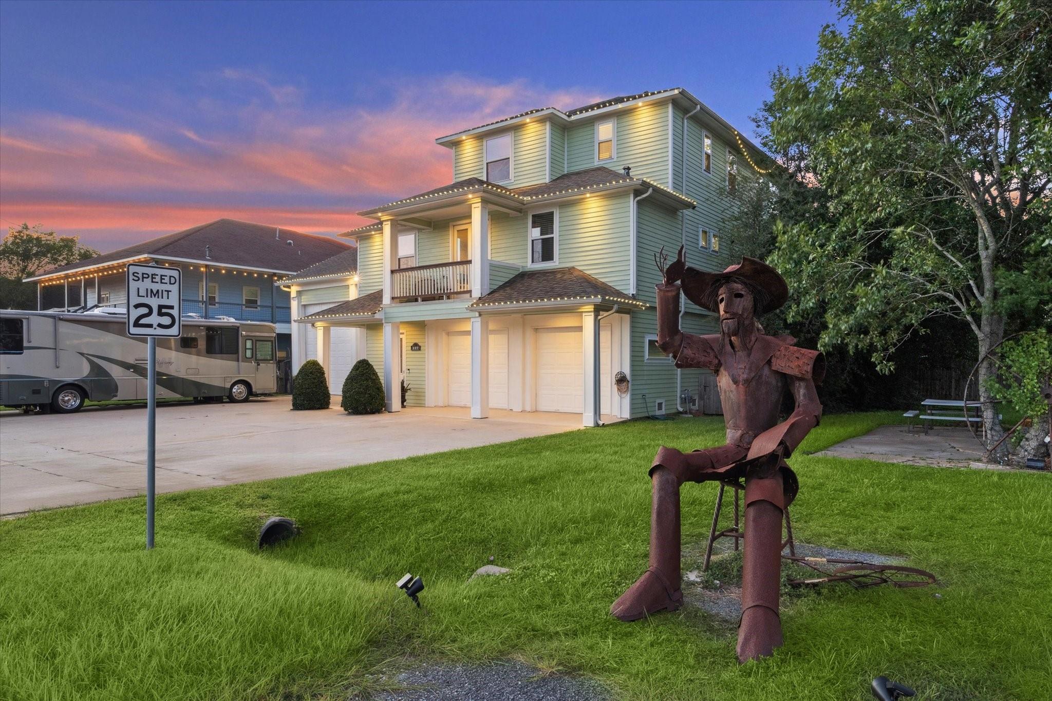 Image 3: The famous Don Quijote House