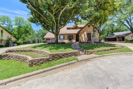 1223 Green Briar Drive