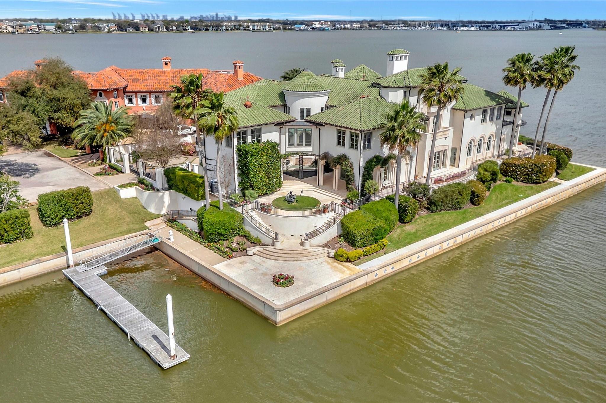 Image 1: Welcome to 14 Waterford Oaks Lane on Clear Lake th