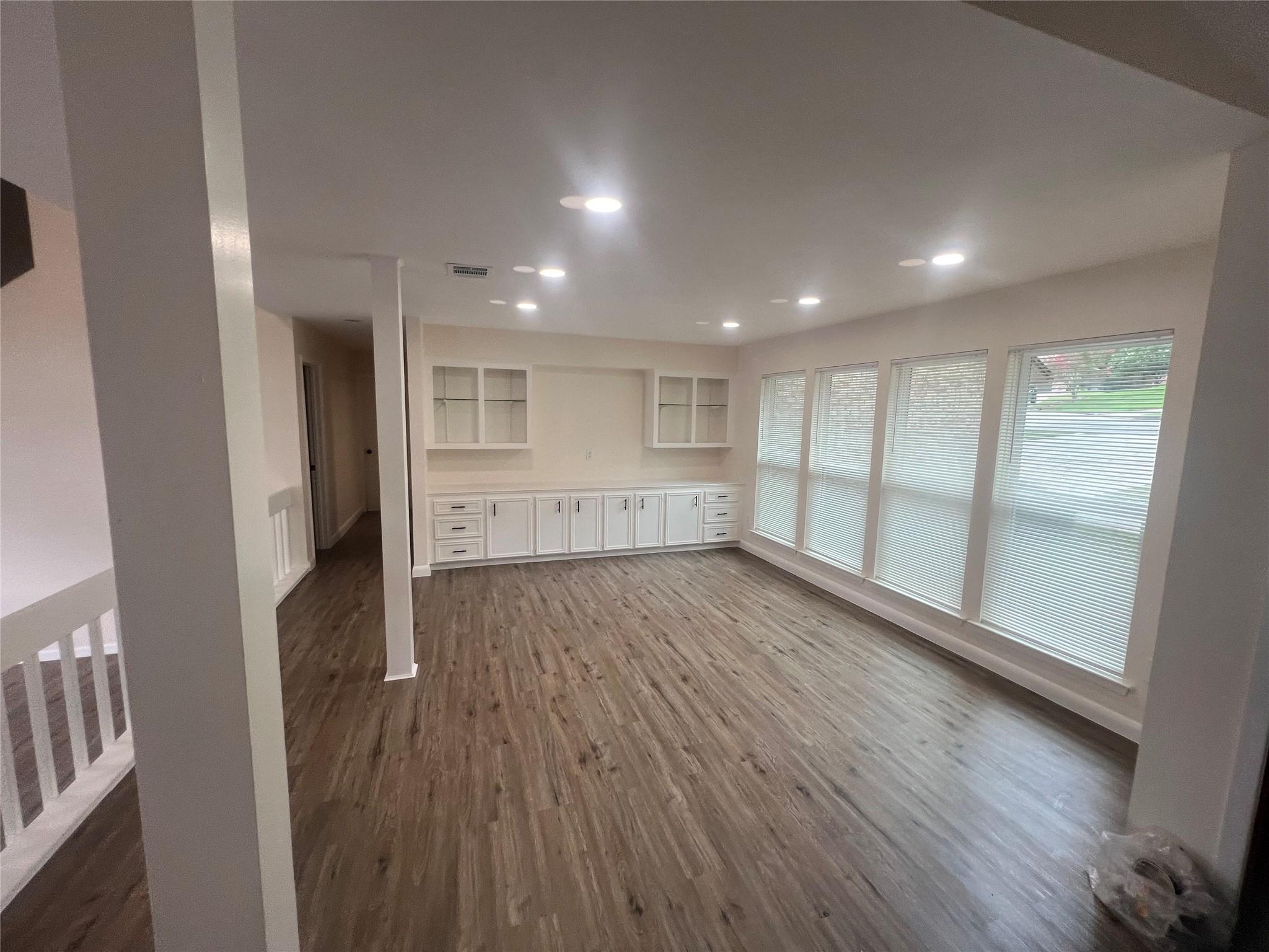 Image 4: Entry Right