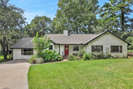 221 Kings Way
