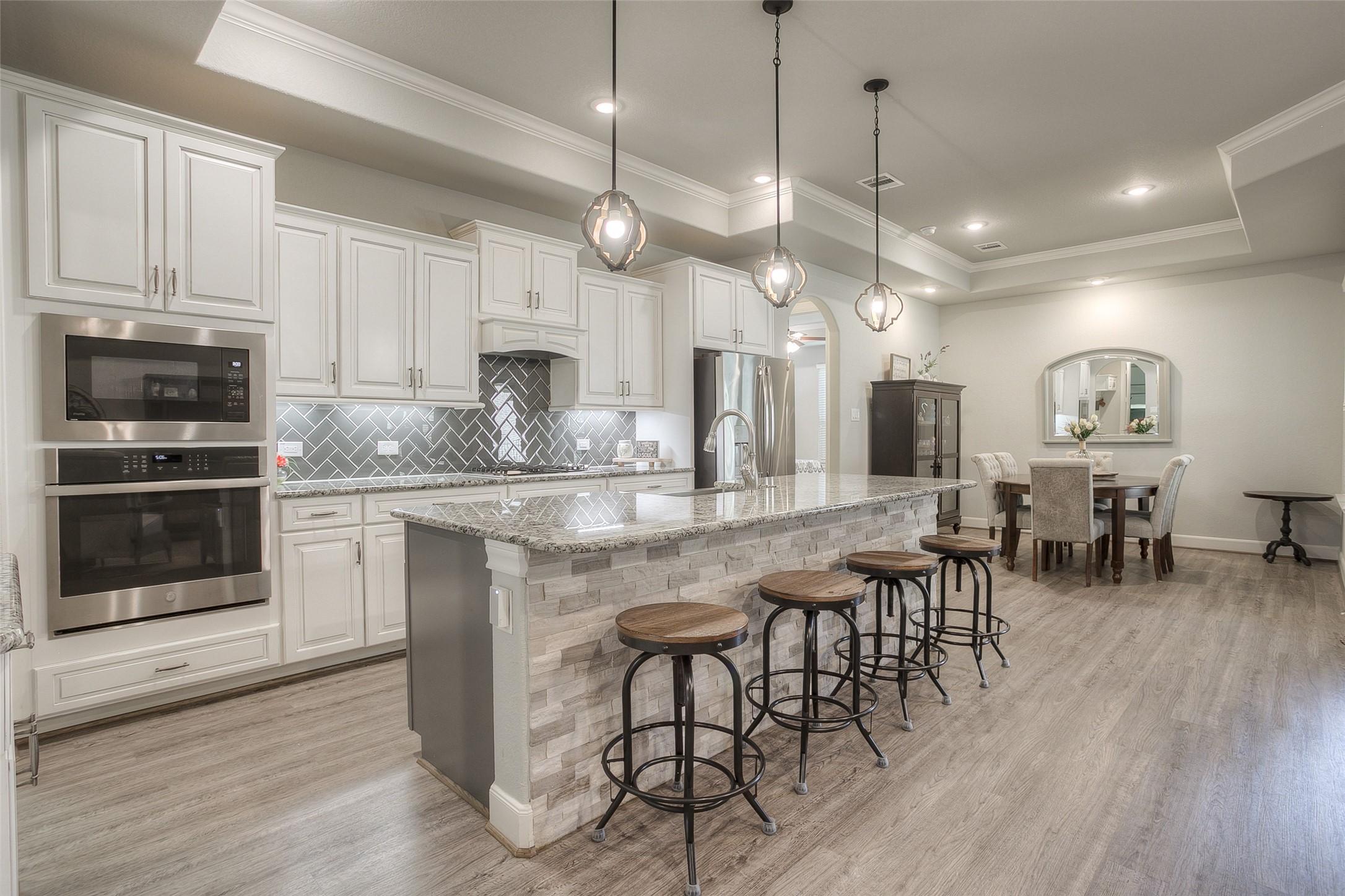 Image 3: Bring your friends and family into this space!