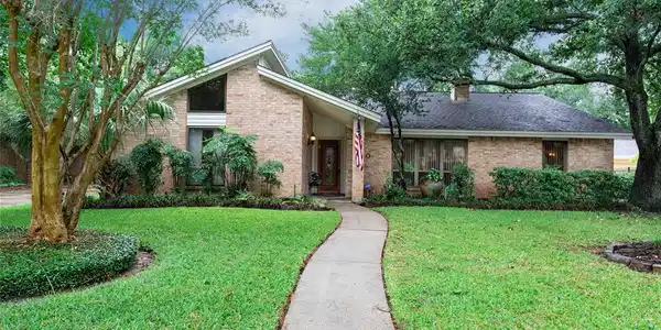310 Crestwood Drive