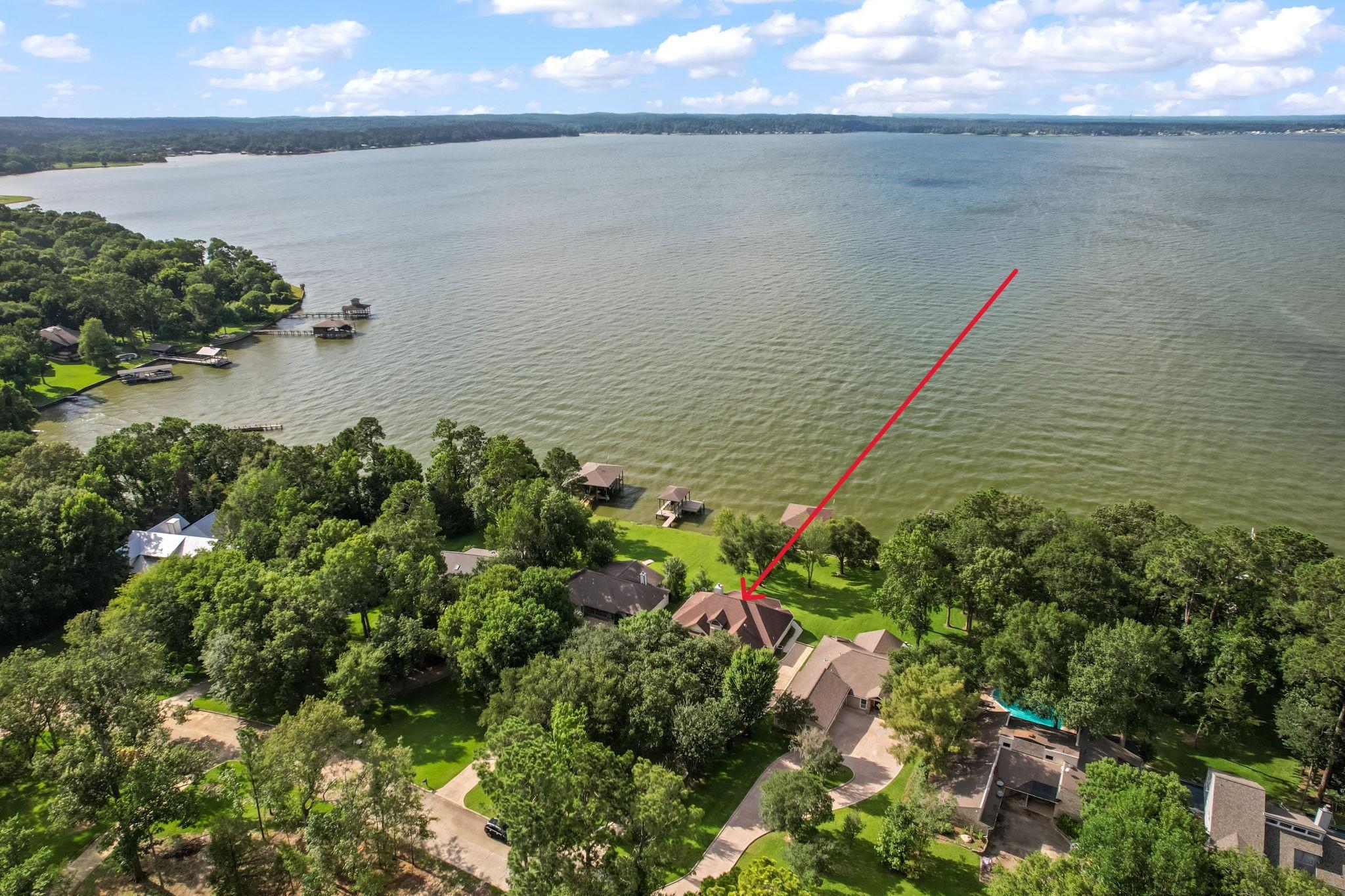 Image 1: Located in the gated community of Lake Oaks Landin