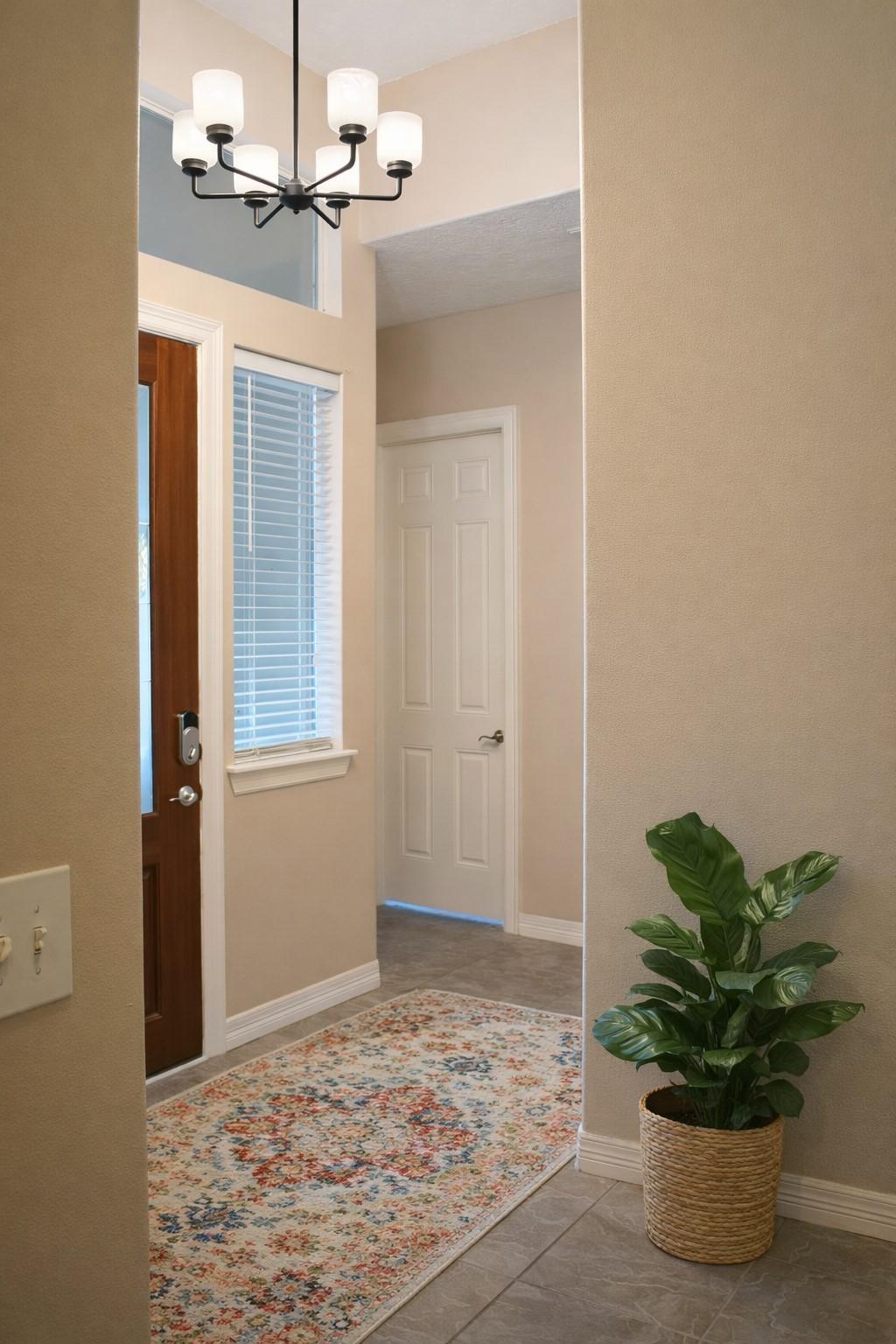Image 3: Experience the convenience of a split floor plan w
