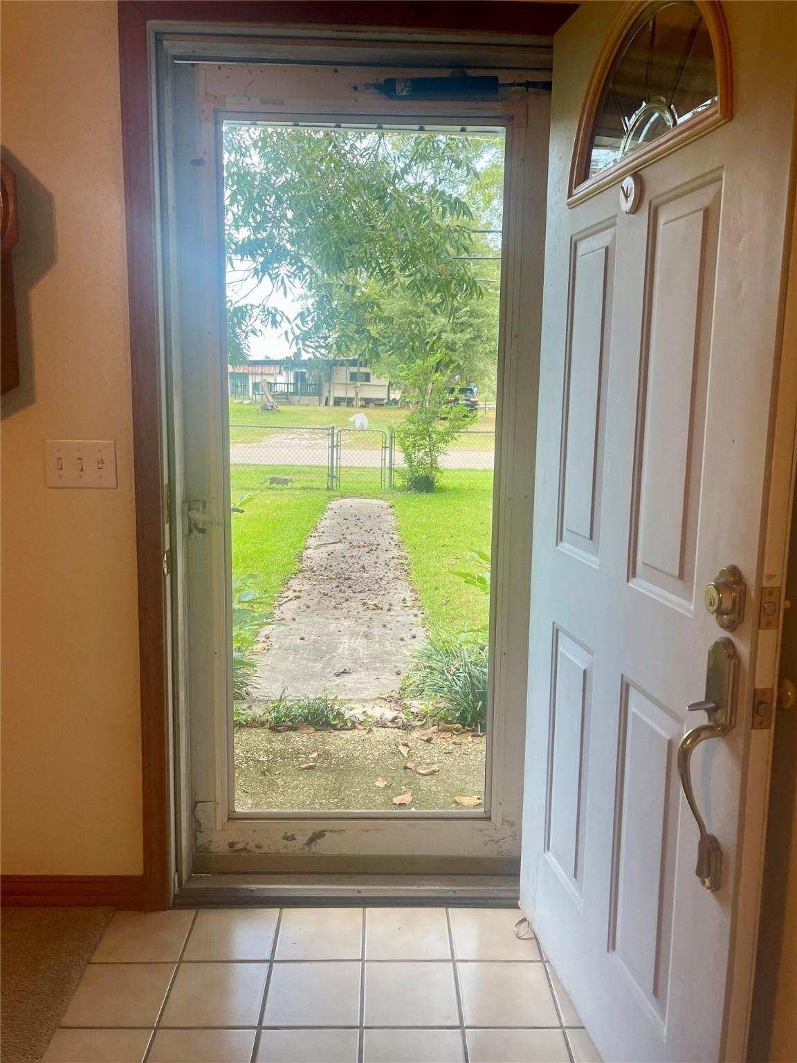 Image 4: Frontdoor