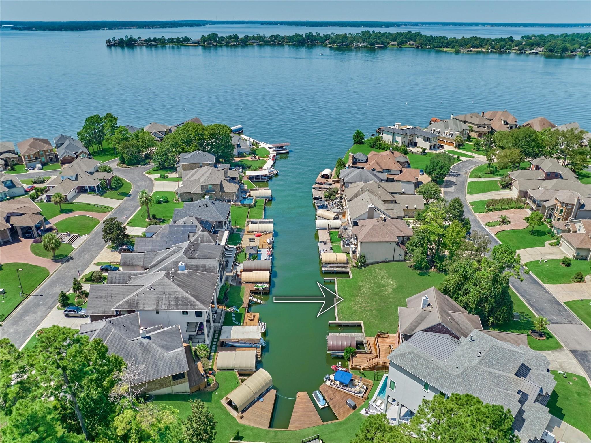 Image 2: Beautiful Lake Conroe!