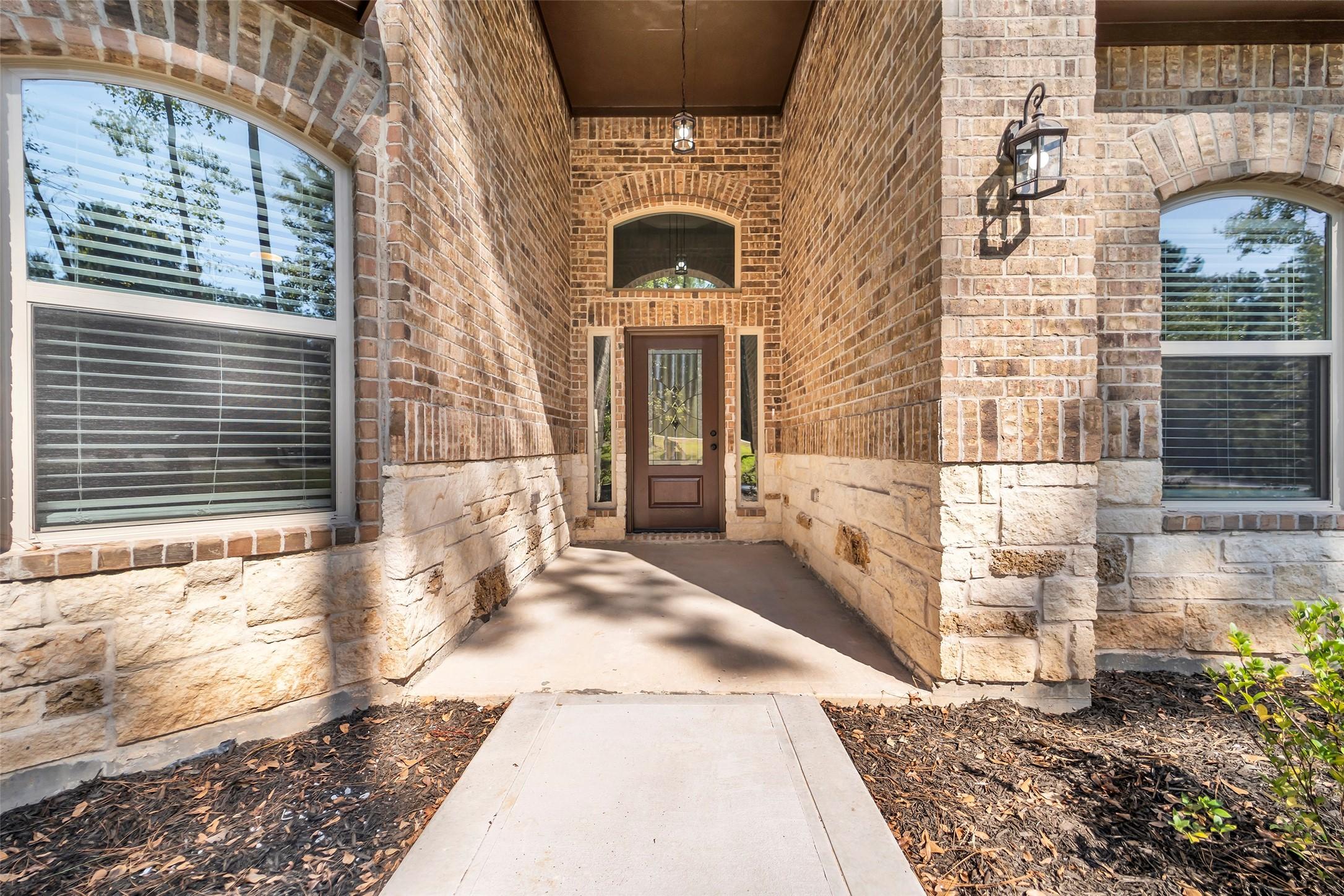 Image 4: Sample home exterior front
