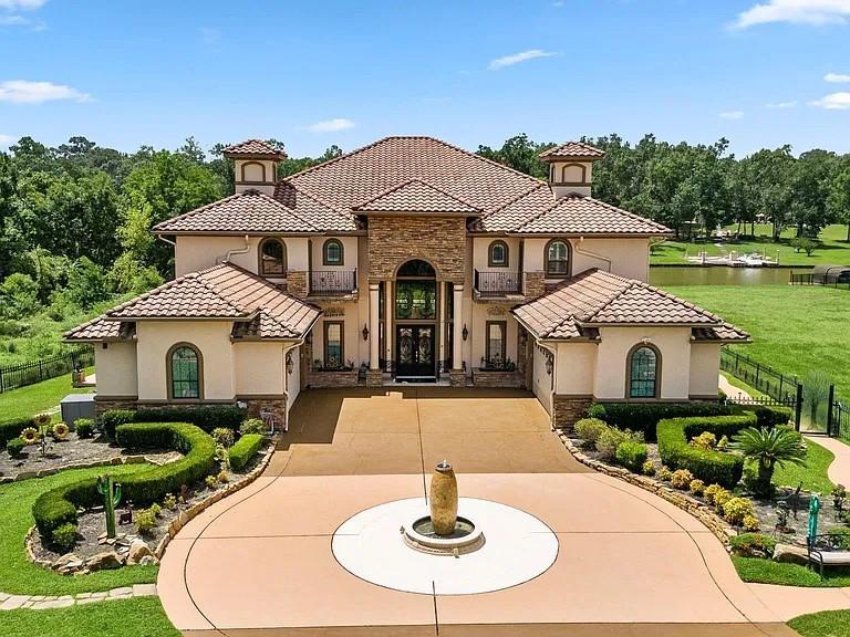 Image 1: Welcome to luxury at its finest!