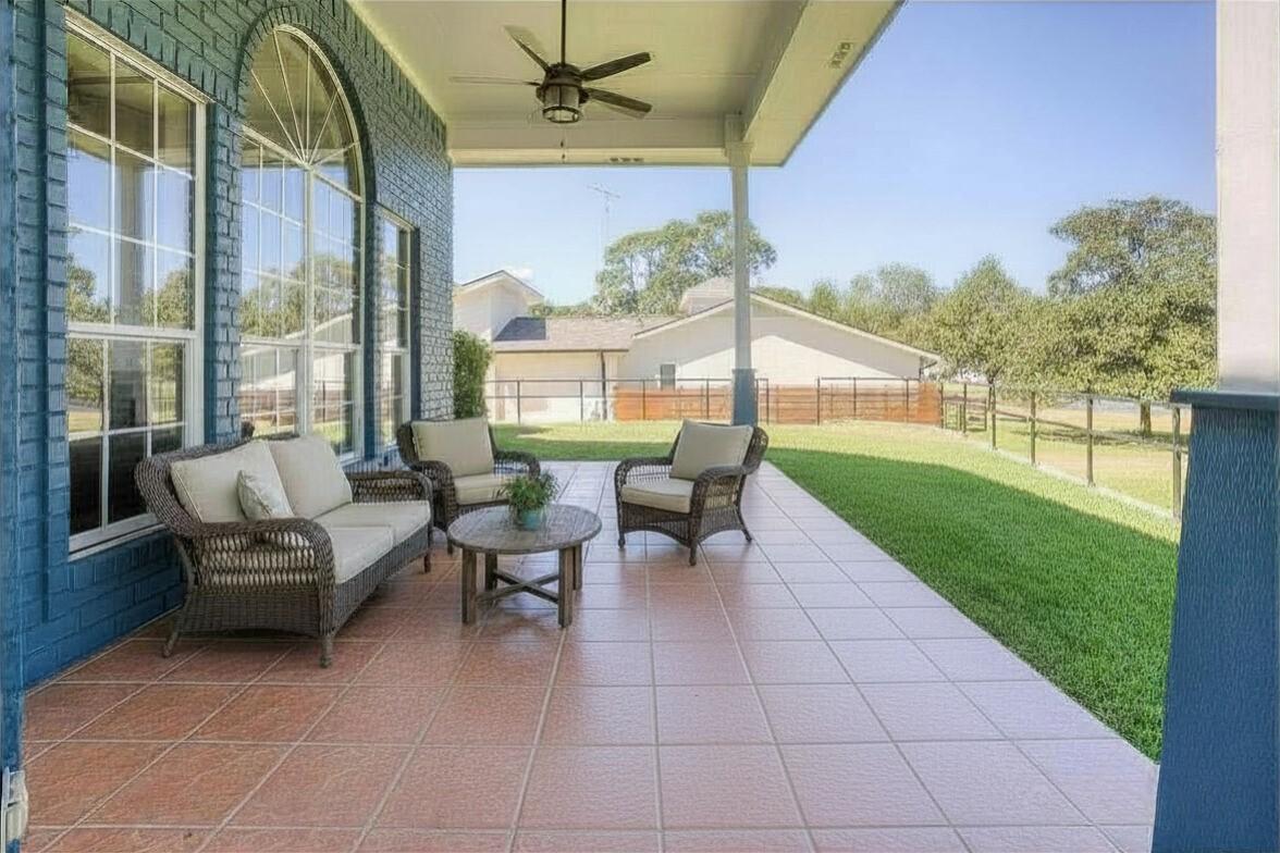 Image 3: Come and sit on this back patio offering peaceful