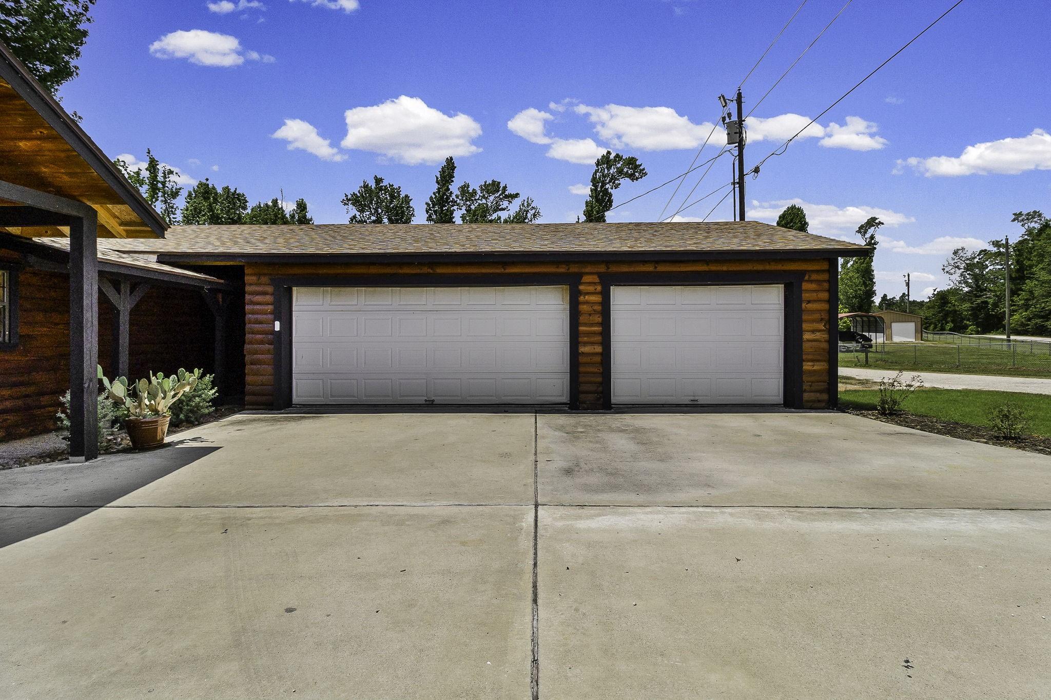 Image 3: 3 car garage
