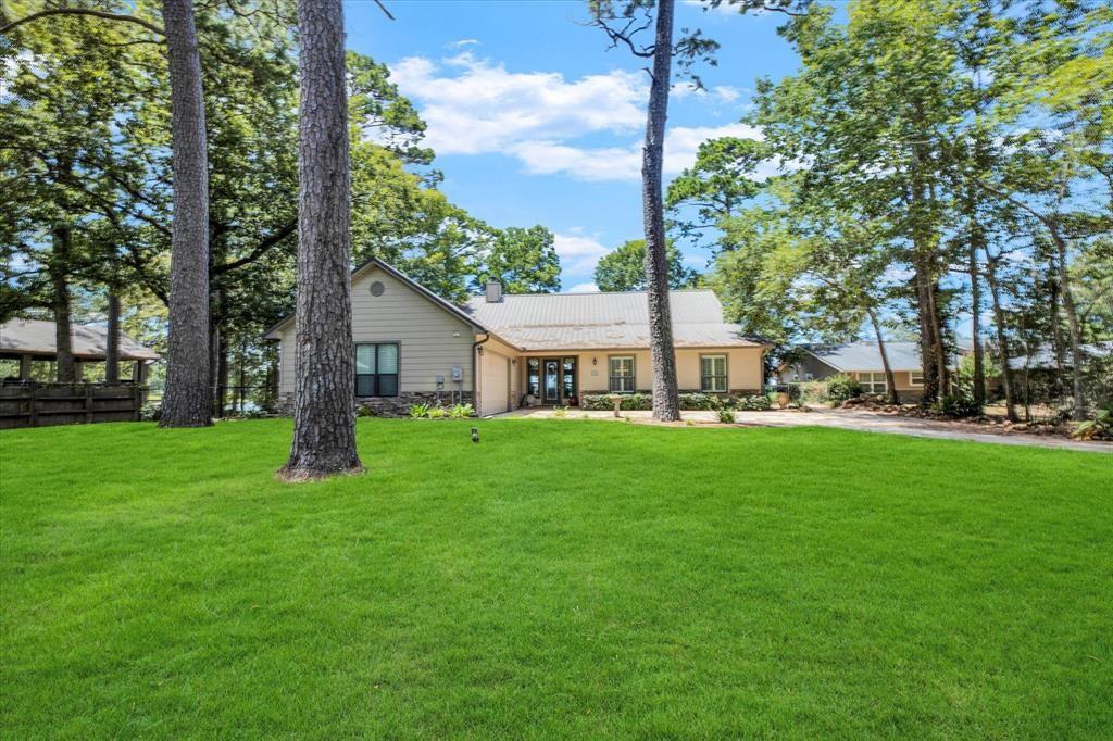 Image 3: This custom waterfront home over looks the Lake Li