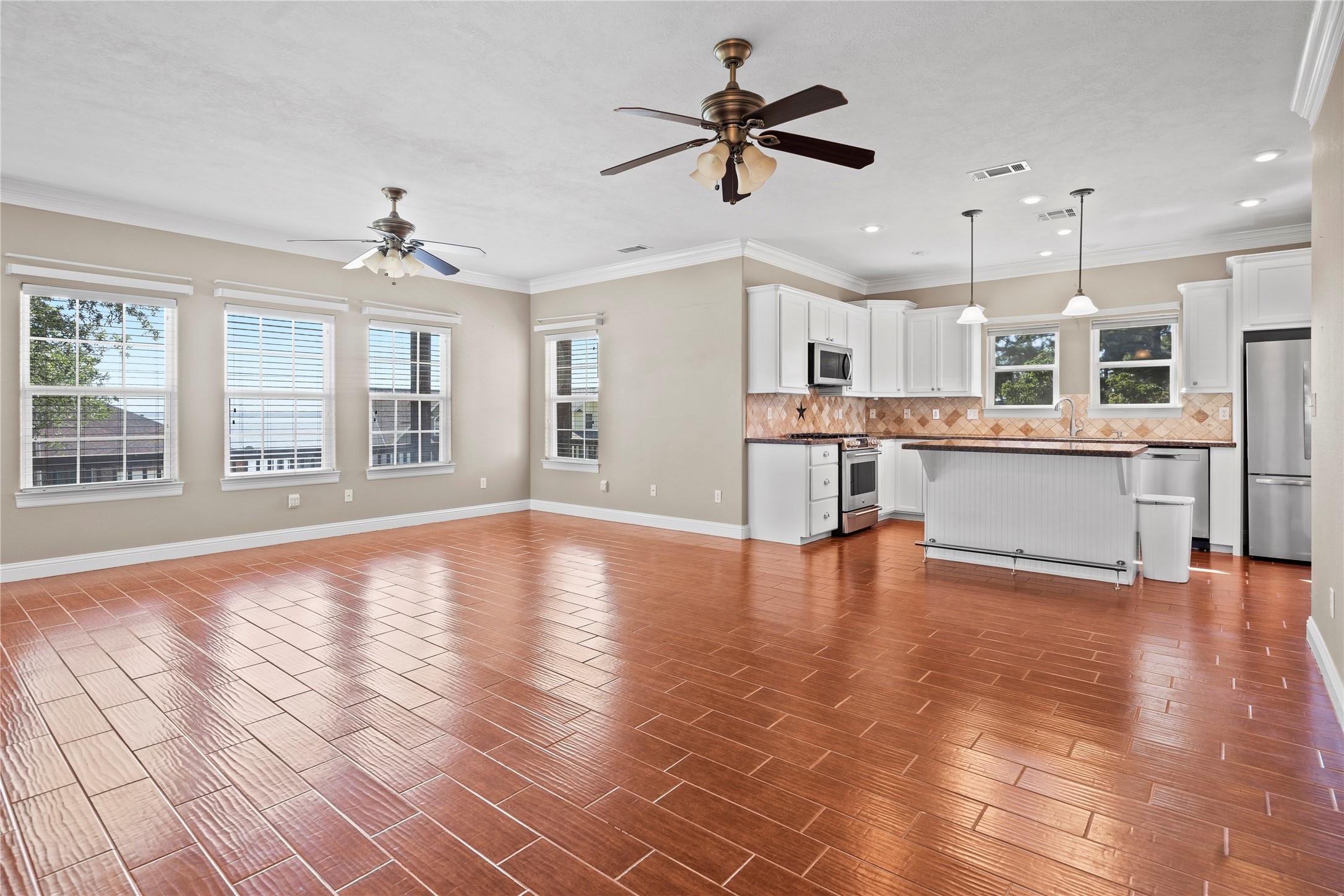 Image 4: Family room with incredible water views