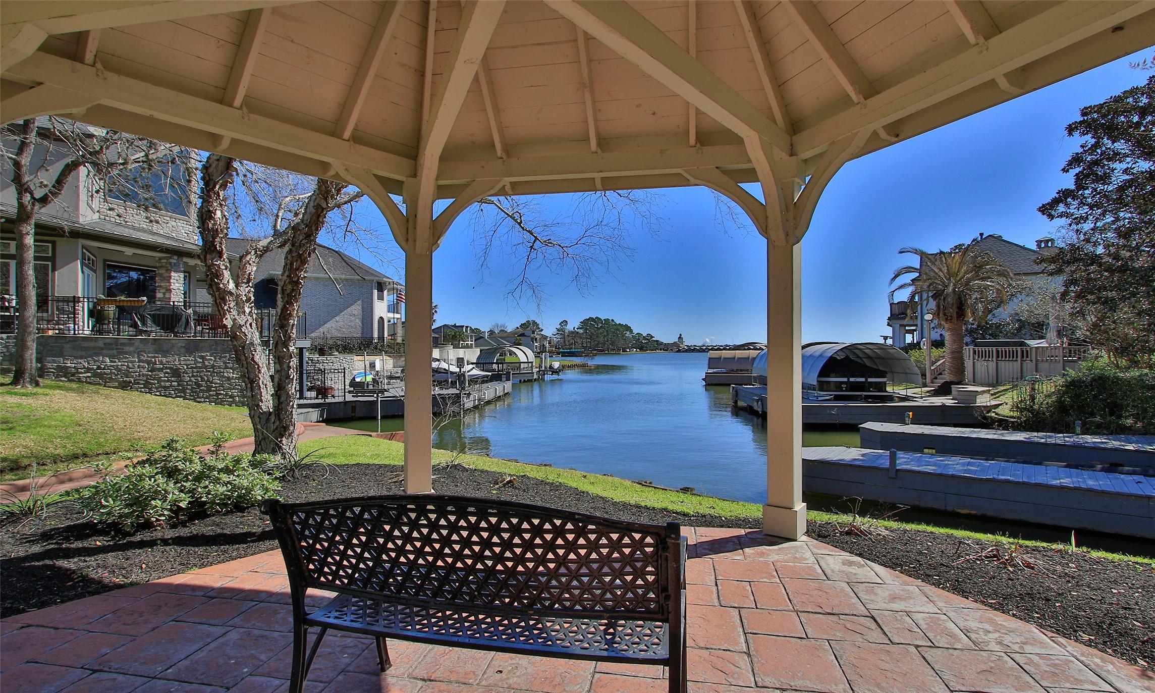 Image 4: The peaceful gazebo is available for residents of