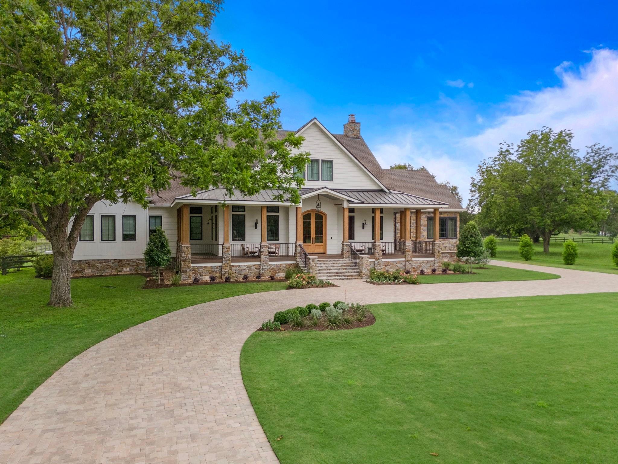 Image 2: This like new home was custom built by Mike Pellet
