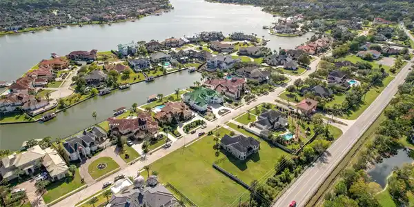 1780 Shore Line Drive